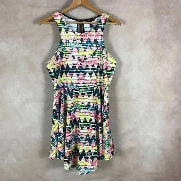 Floral Diamond Laser Cut Asymmetrical Dress NWT XL - Picture 3 of 10